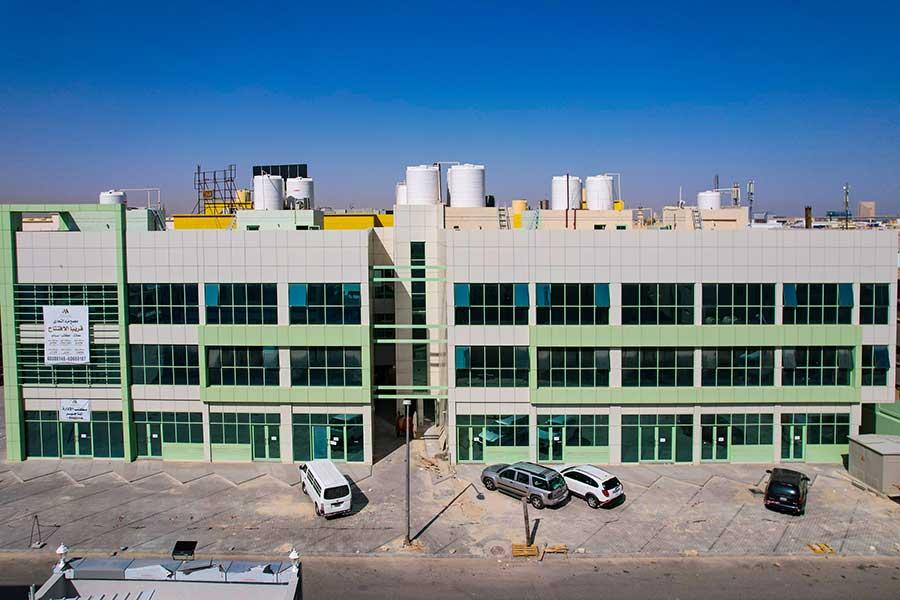 محلات تجارية بمساحات متعددة - مجمع مزد التجاري بالشويخ